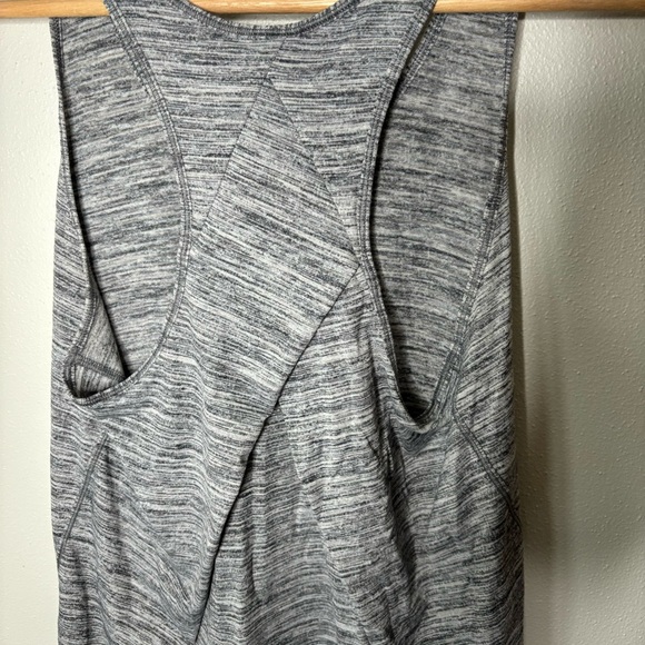Lululemon Essential Pleated Tank 8 - Picture 3 of 5